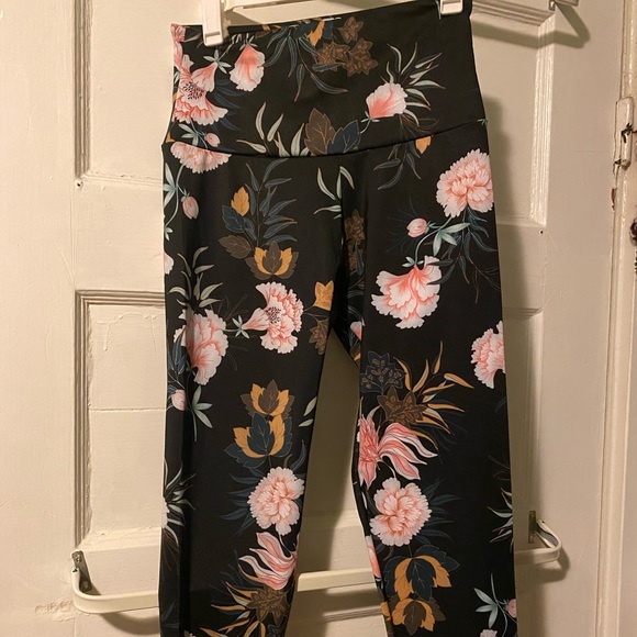 NWT! NEW Onzie high rise floral print midi legging workout pant - Picture 1 of 13
